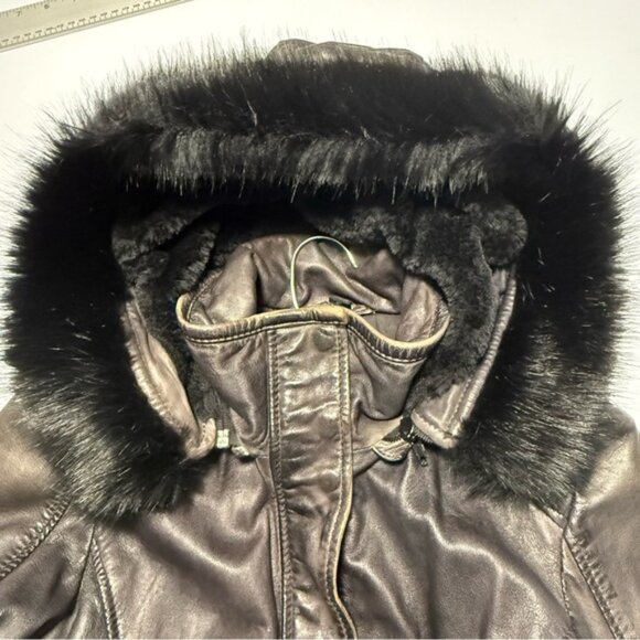 Mauritius‎ Women’s Distressed Dark Brown Leather Jacket With Faux Fur Hood M - Picture 11 of 16
